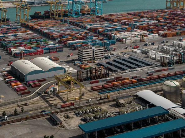 competing-with-digital-freight-forwarders.jpg