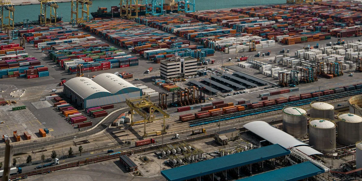 Container port terminal representing drayage carrier marketing